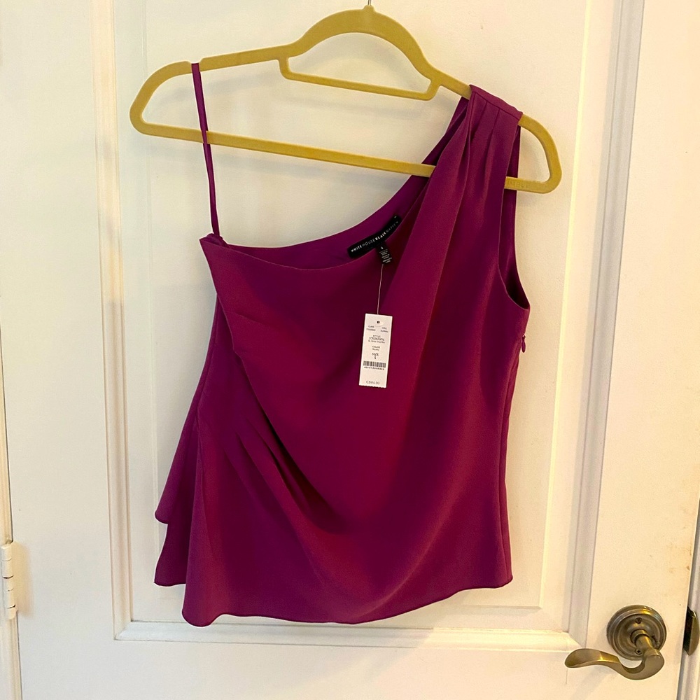 Gorgeous NEW off the shoulder top WHBM